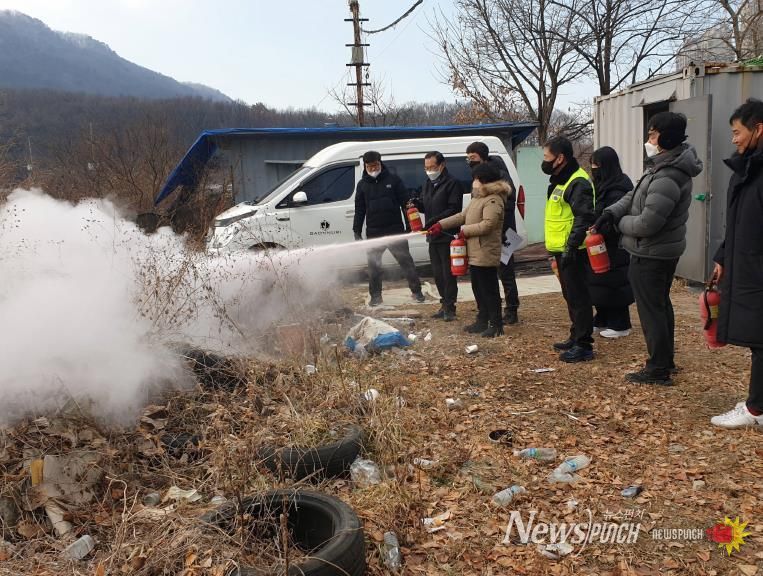 지난해 1월 구청 및 동주민센터 직원을 대상으로 진행한 구룡마을 화재 예방 훈련