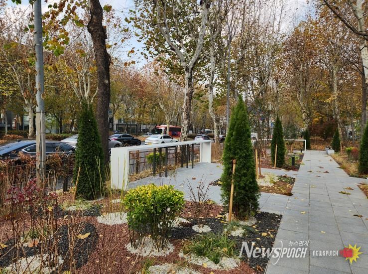 첫 번째 힐링쉼터(야외카페형 쉼터)