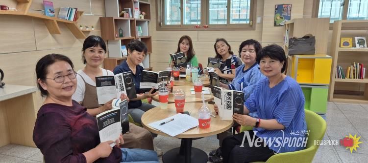 청송도서관, 늘푸른독서회 문집 출판 기념회 개최