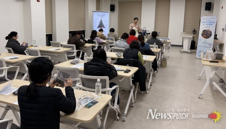 제천복지재단,「복희씨의 문화살롱」코드공예 실시