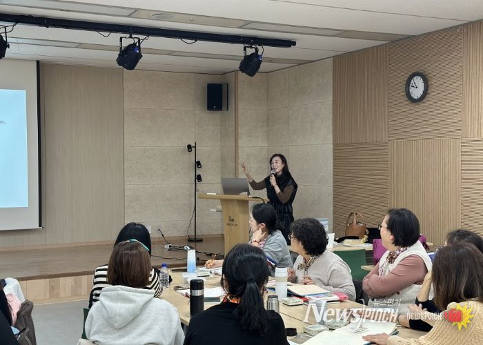 ‘그림책감정코칭지도사 2급 양성과정’수업