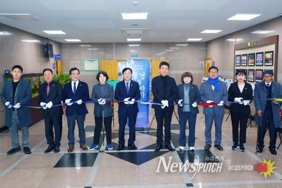 인천광역시 중구의회, 큰우물장애인자립생활센터 렌즈로 중구 사진 전시회 축하
