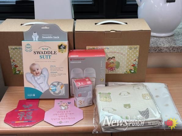 나주시가 출산 지원 정책을 새롭게 개편해 부모들의 경제적 부담을 줄이는 데 보탬이 되고 있다. 사진은 나주시가 첫째아 출생 가정에 제공하는 ‘행복담은 출산축하꾸러미’.