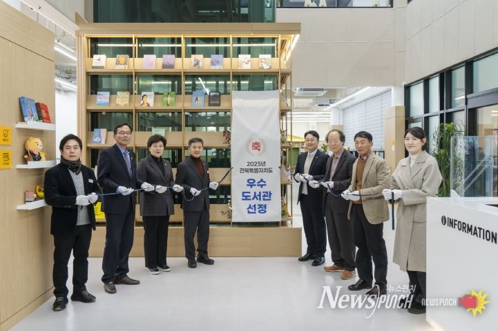 김제 우수도서관 현판식