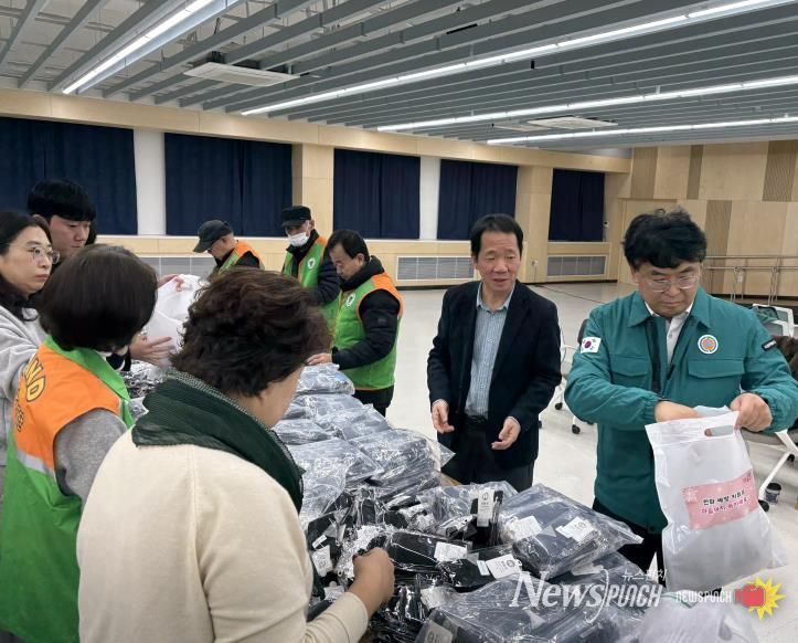 '방한용품 한가득' 서울 중구, 취약계층 한파 막을 '예방 키트' 전달