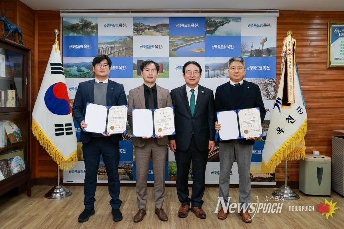 옥천군, 고문변호사 3명 위촉(왼쪽부터 정민회, 강대영, 박정훈변호사)