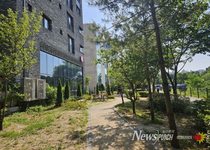 민락천변 쌈지공원 오솔길 및 쉼터