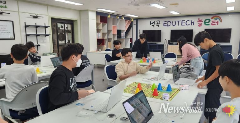 창의융합교육에 참여하고 있는 곡성군 학생들