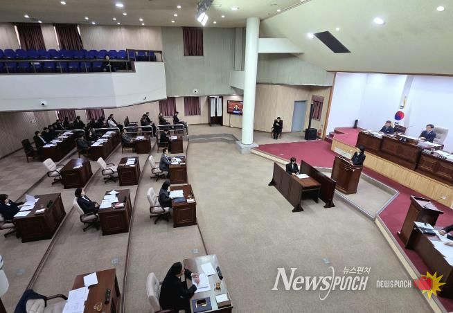 군포시의회는 12월 1일부터 18일까지 제285회 정례회를 운영했다. 2025년도 회기는 이번 정례회 폐회로 마무리됐다.