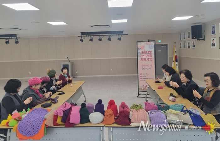 용인특례시 중앙동, 취약계층 나눔 실천하는 ‘사랑나눔 손뜨개질 사업’ 운영