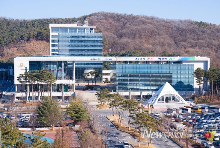 1. 천안시청 전경.