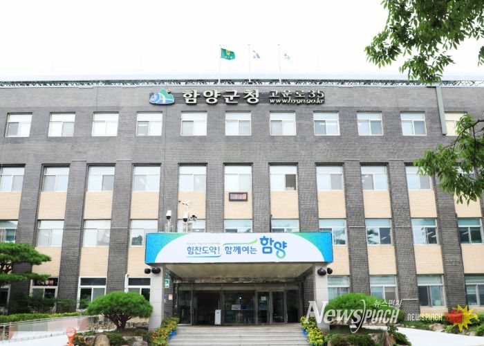 (재)함양군장학회는 최근 기탁식 없이 조용히 전해진 장학금 기탁이 이어지며 지역 인재 육성을 위한 따뜻한 나눔의 손길이 계속되고 있다고 밝혔다.