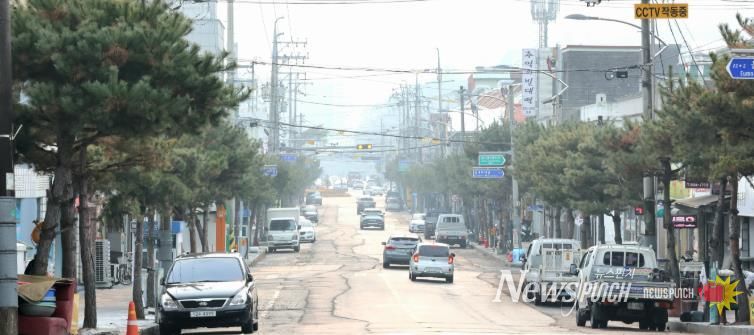 괴산 산막이시장 ‘그린뉴딜 지중화사업’ 일부 구간 준공...도심 미관·보행 안전 개선