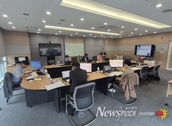 2025년 12월 29일_기술이전 사업 사진 1(자료사진. '신산업 기술이전 및 맞춤형 사업화 지원사업' 지원 대상 기업 선정을 위한 평가위원회가 지난 5월 대구테크노파크에서 열렸다.)