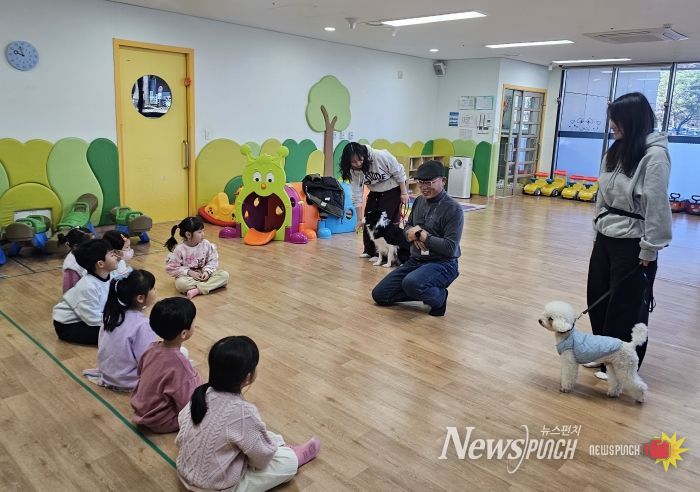 1. 천안시가 30일 연암대학교와 함께 다양한 반려동물 생명존중 시민교육 프로그램 운영하고 있다.