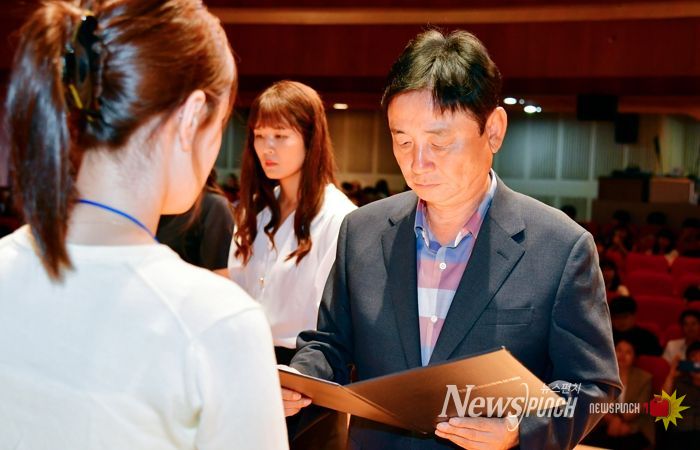 지난해 열린 군인재육성재단의 장학증서 수여식