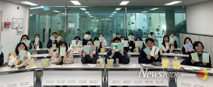 청주복지재단, 책으로 여는 시무식 진행