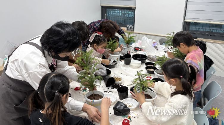 영천시 다함께돌봄센터에서 프로그램에 참여 중인 아이들