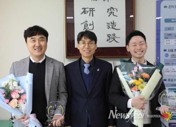 충북자치연수원, 2025 으뜸강사 감사패 수여식