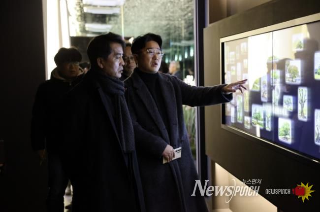 최재형 보은군수, '소나무 미디어 숲' 현장 점검… 2월 재개관 '청신호'