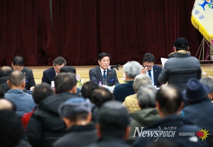 전남 곡성군이 지역민들과 소통을 위한 군민과의 대화 및 기본소득 설명회를 추진하고 있다.