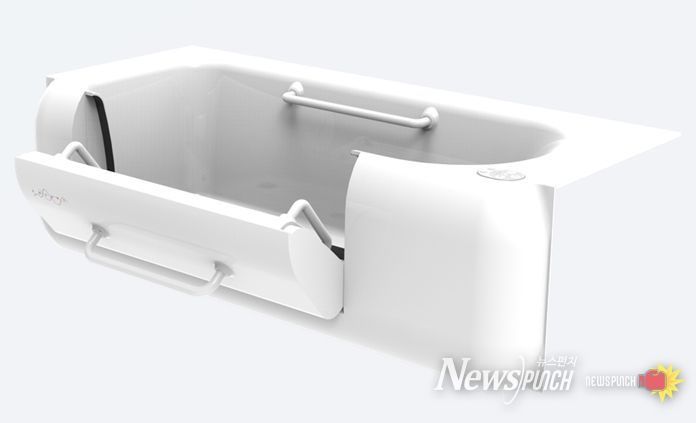 ‘고령자·장애인의 낙상 예방과 사용 안전성을 높인 EMS AI 헬스케어 바스’제품개발 목업 이미지