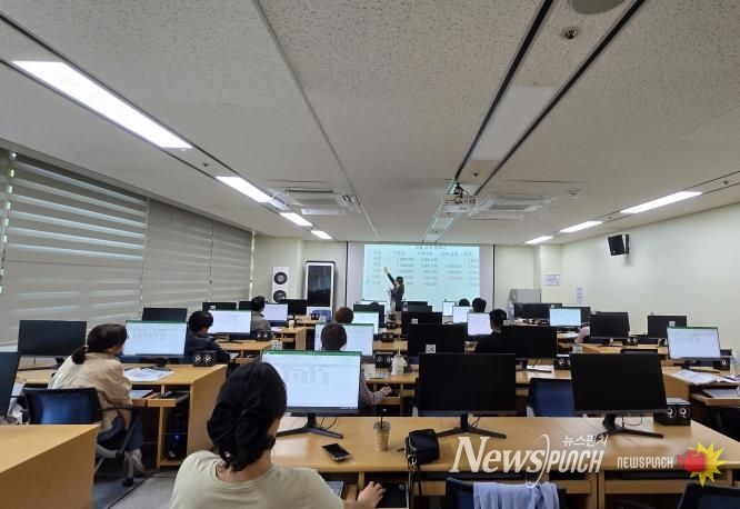 강북구 구민 정보화 교육이 진행되고 있다.