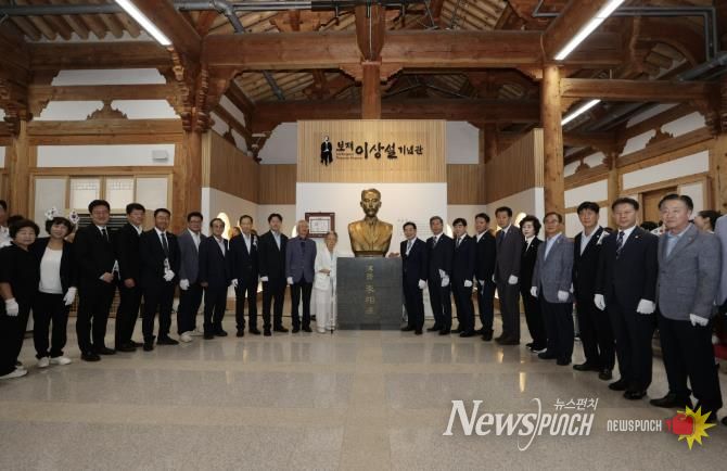 이상설 기념관 독립운동가 흉상 제막식