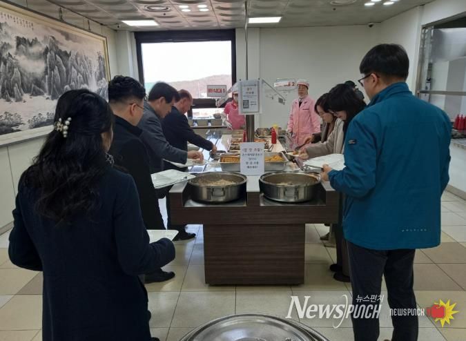 충주시·수안보농협, ‘가루쌀 수제비’ 선보여