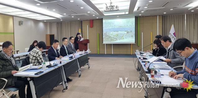 간담회(왼쪽 테이블 세 번째 이승우 의원)