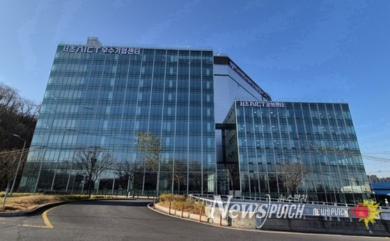 <서초AICT 우수기업센터 전경 - 좌측건물>