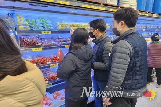 여수시가 오늘(26일)부터 2월 13일까지 한국환경공단과 합동으로 대형 점포를 대상으로 과대포장 및 분리배출 표시 적정 여부에 대한 집중 점검을 실시한다.