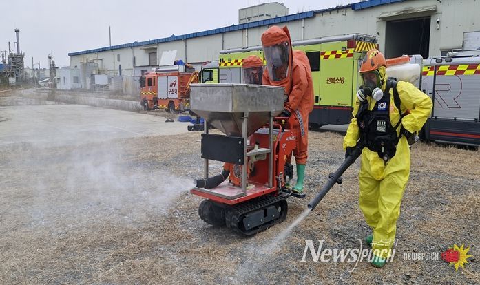 유해화학물질 중화제 살포 훈련