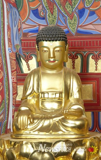 범어사 청련암 석조여래좌상