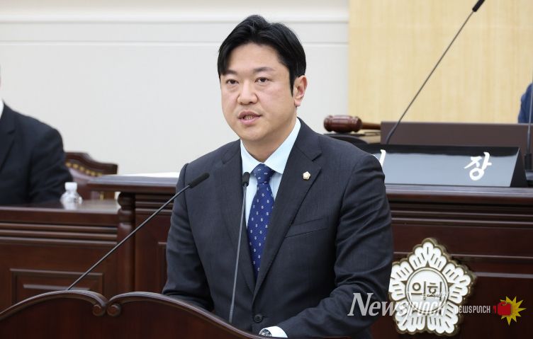 박철용 의원 5분 발언하는 모습