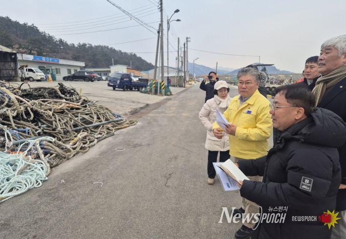 영광군수, 계마항 어구보관창고 화재 현장 방문