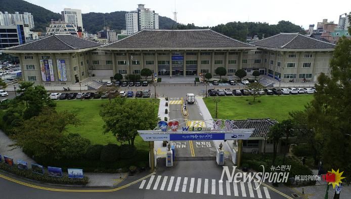 여수시는 산업현장 근로자의 안전의식 제고와 산업재해 예방을 위해 「2026년 통합안전교육 프로그램」 교육생을 모집한다.