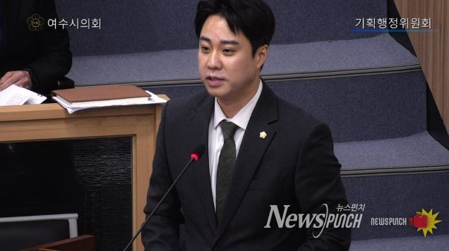 26.02.03_제253회 임시회 1차 기획행정위원회 회의(여수시 각종 위원회 구성 및 운영 조례 일부개정조례안 제안설명 중)