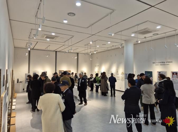 안성시 중앙도서관, 지역자료 아카이브 전시회 개최