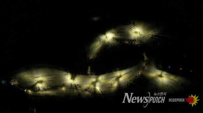 화천지역 파크골프장에 조명시설이 대폭 확대 설치된다. 사진은 야간 운영 중인 하남면 거례리 산천어 파크골프장 제1구장 전경