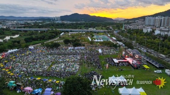지난해 9월 광산구가 황룡친수공원 일원에서 제3회 광산뮤직온(ON)페스티벌을 개최했다. 광산뮤직온(ON)페스티벌 전경 사진.