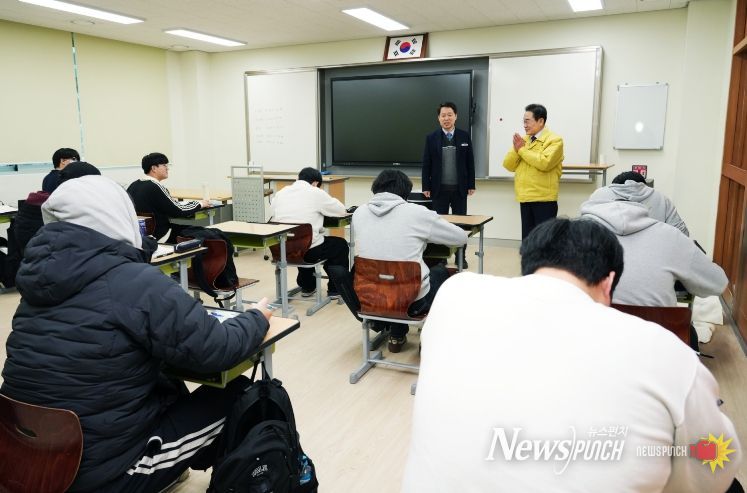 영천시는 26일 군인자녀 모집형 자율형 공립고로 전환 개교를 앞둔 영천고등학교를 방문했다.