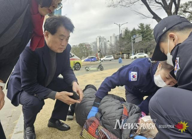 하은호 군포시장 길에 쓰러진 할머니 구조