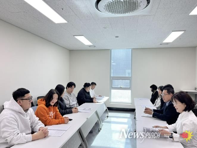 예산 1100년 기념관 수영장 직원 안전·친절교육 실시 모습