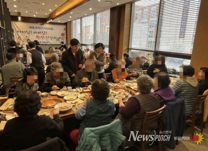 수원시 권선구 호매실동, 훈장골에서 어르신 50여 명에 오찬 대접