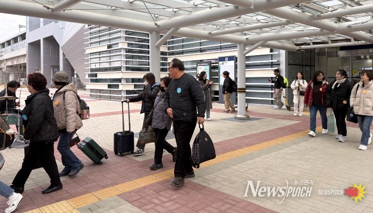 울진군은 ‘2026 울진대게와 붉은대게 축제’기간에 맞춰 관광객을 위한 특별열차 프로그램 운영했다.