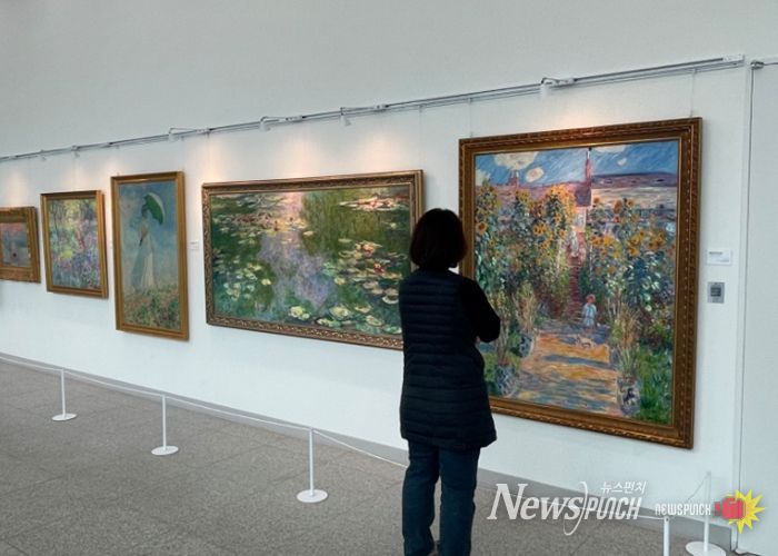 모담도서관 화랑 모습