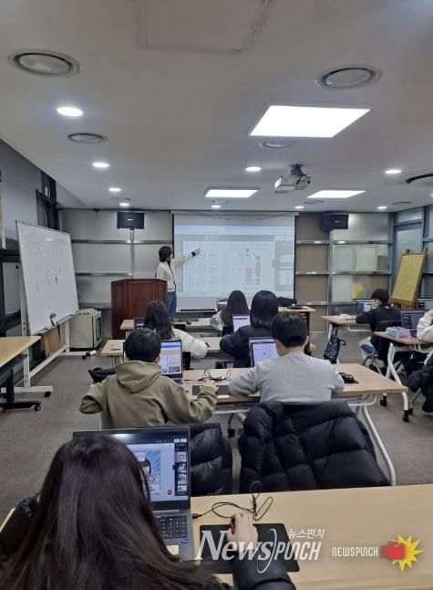 구리시청소년재단 청소년수련관 'AI로 그리는 웹툰' 프로그램 성료