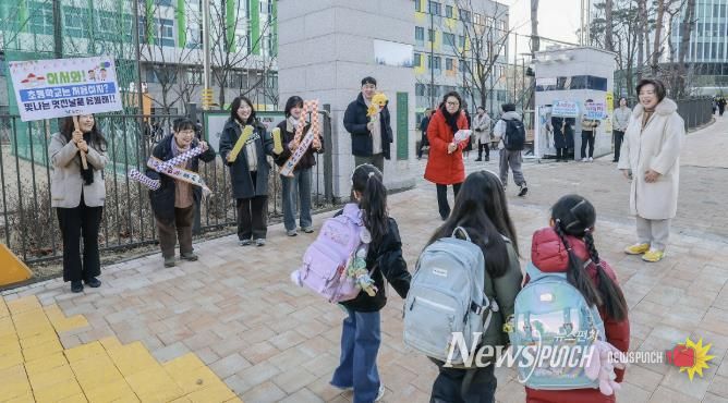 과천시, 개학 맞아 등굣길 응원·어린이보호구역 안전점검 캠페인 실시