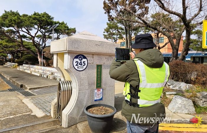 “이제 집 주소 잘 보여요” 장성군, 낡은 건물번호판 고친다